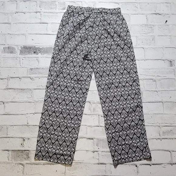 H&M Medallion Pattern Pants. - Picture 2 of 5